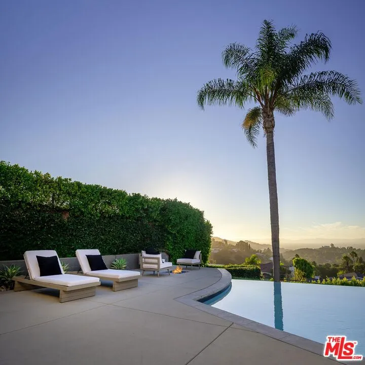 3109 Dona Susana Drive Studio City, CA 91604