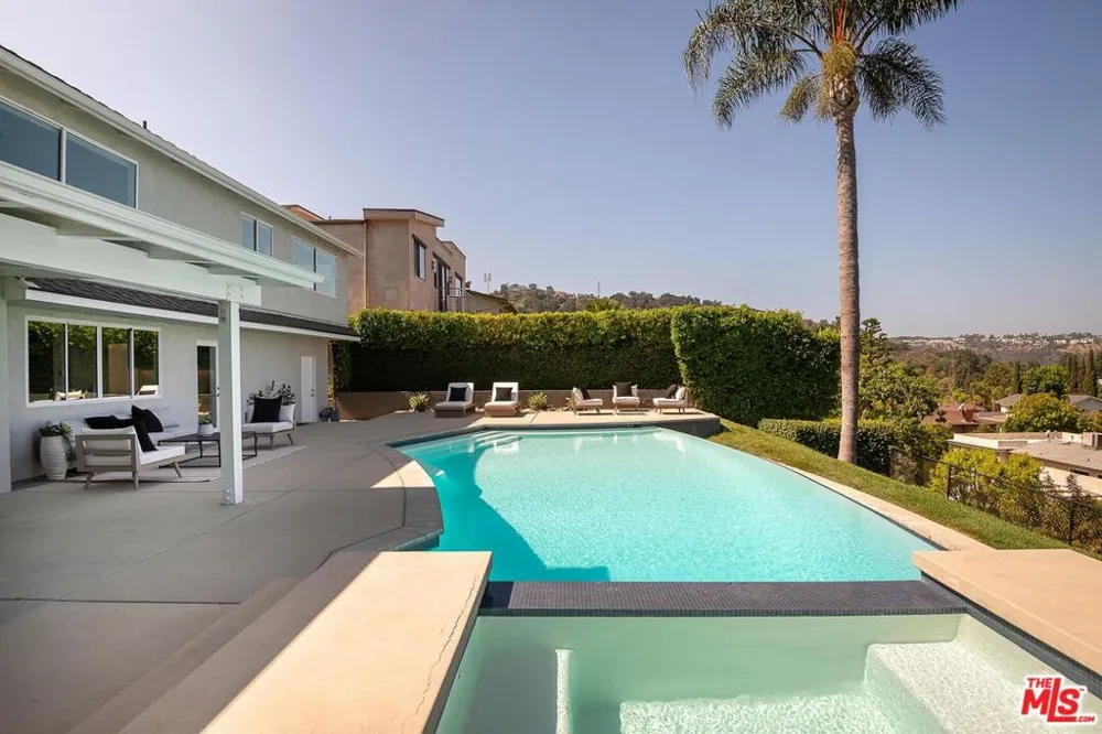 3109 Dona Susana Drive Studio City, CA 91604