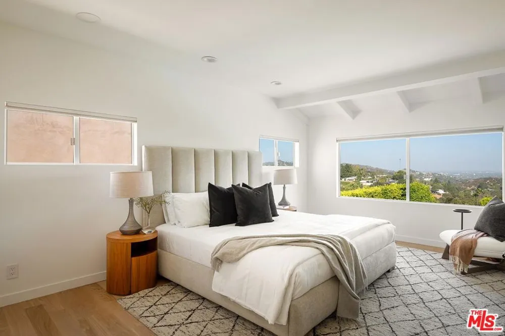 3109 Dona Susana Drive Studio City, CA 91604