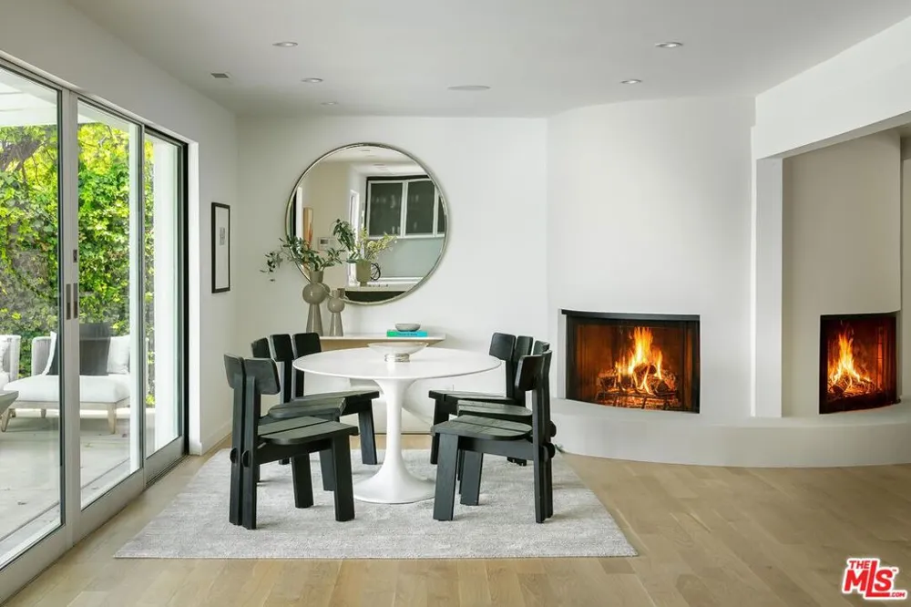 3109 Dona Susana Drive Studio City, CA 91604