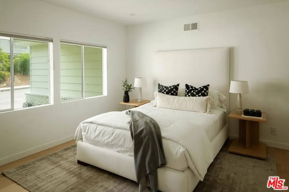 3109 Dona Susana Drive Studio City, CA 91604