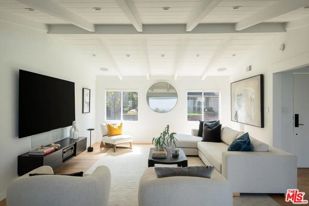 3109 Dona Susana Drive Studio City, CA 91604