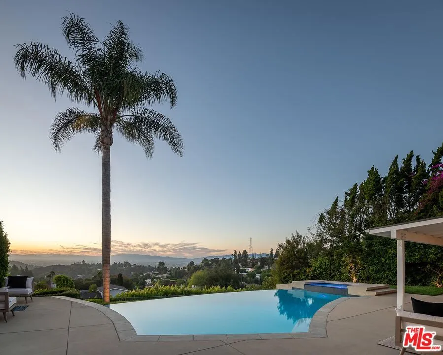 3109 Dona Susana Drive Studio City, CA 91604