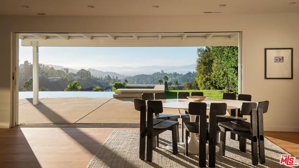 3109 Dona Susana Drive Studio City, CA 91604