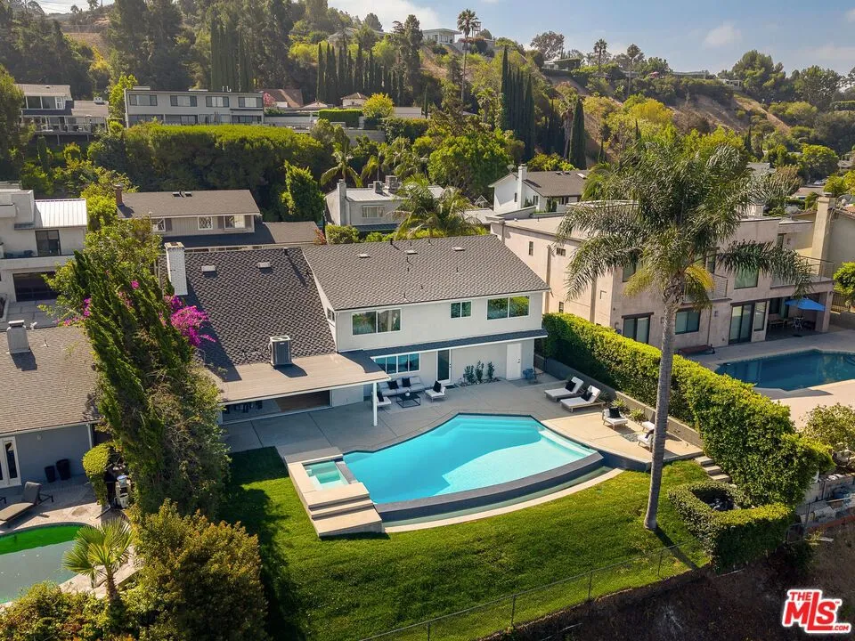 3109 Dona Susana Drive Studio City, CA 91604
