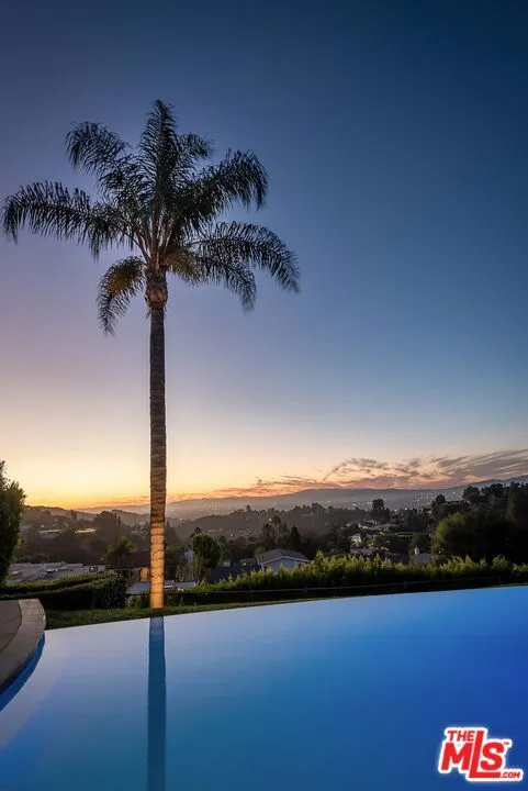 3109 Dona Susana Drive Studio City, CA 91604