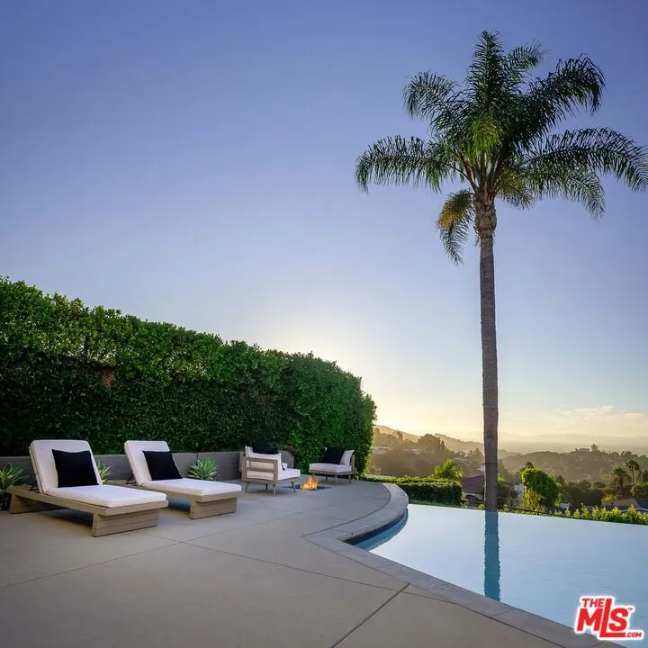 3109 Dona Susana Drive Studio City, CA 91604