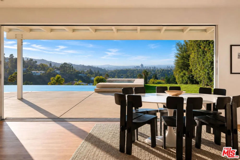 3109 Dona Susana Drive Studio City, CA 91604