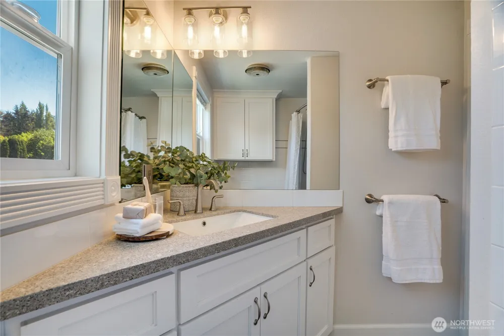 3307 Heather Place W University Place, WA 98466