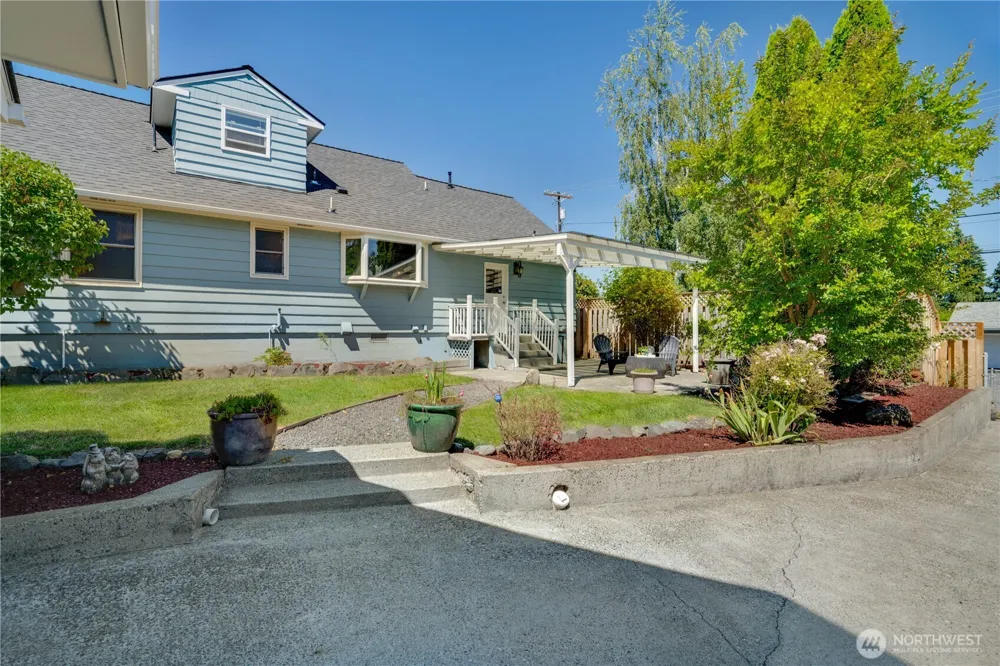 3307 Heather Place W University Place, WA 98466