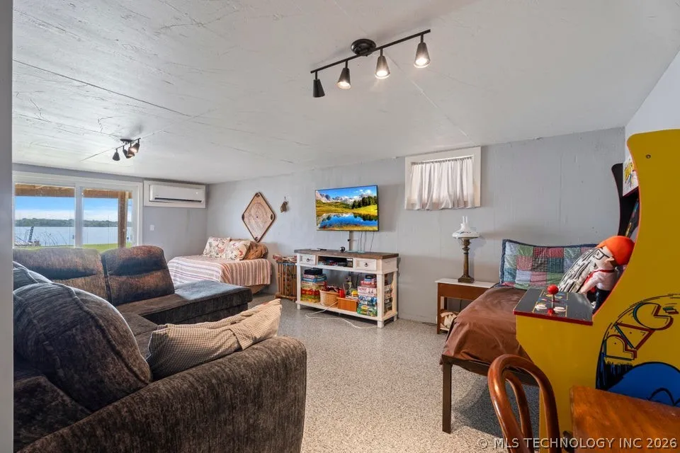 8823 Keller Road Grove, OK 74344