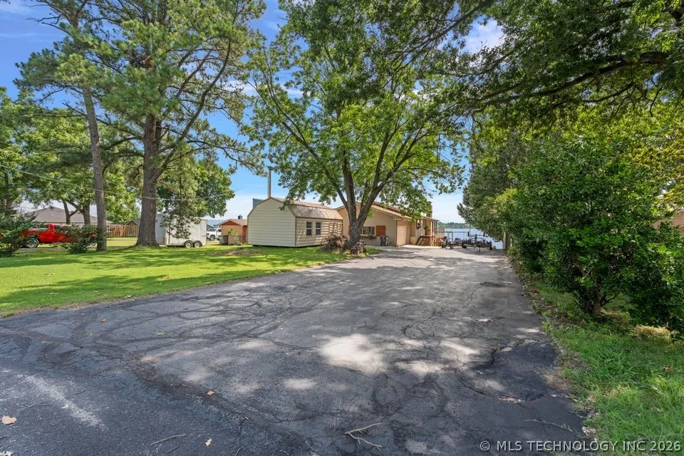 8823 Keller Road Grove, OK 74344