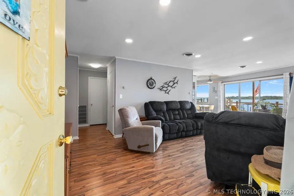 8823 Keller Road Grove, OK 74344