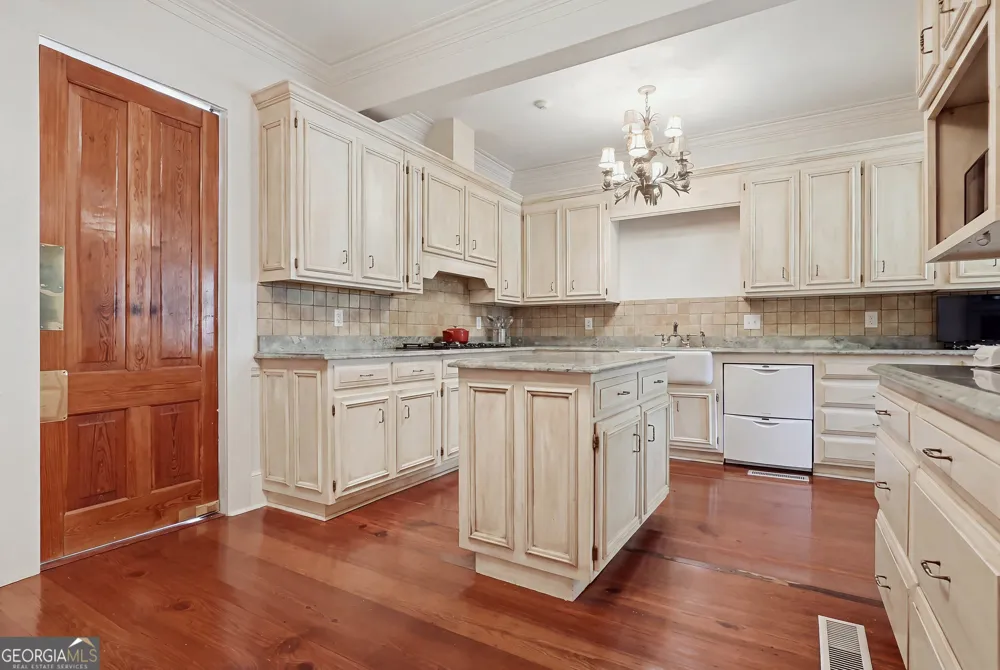 2431 Tarva RD Albany, GA 31721