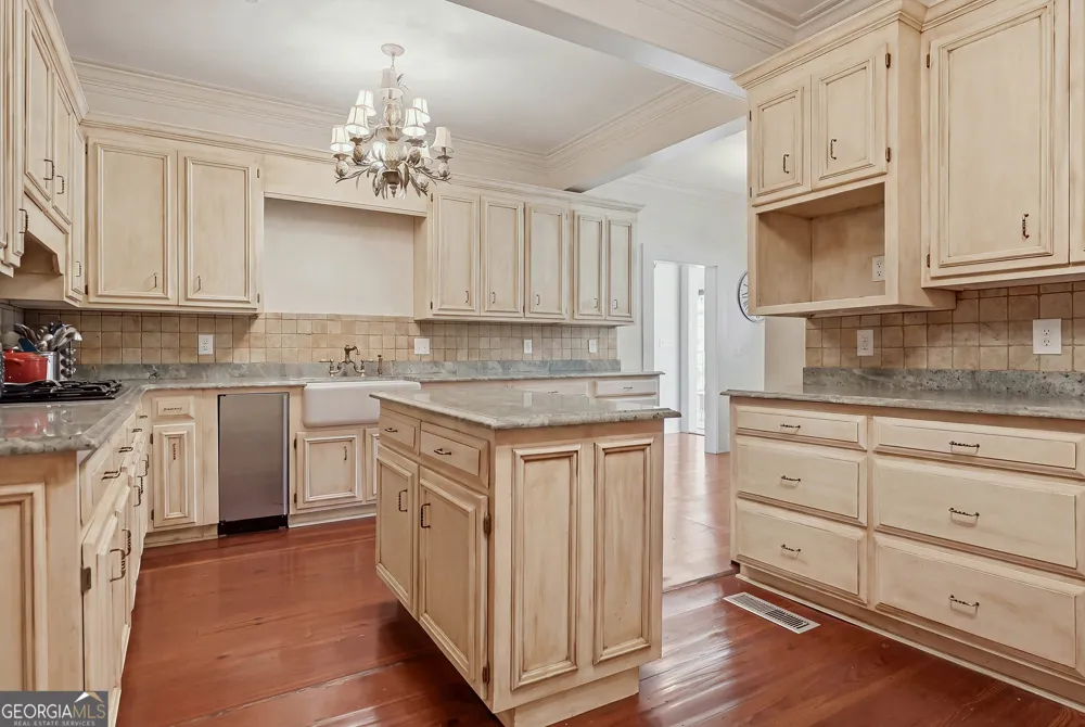 2431 Tarva RD Albany, GA 31721