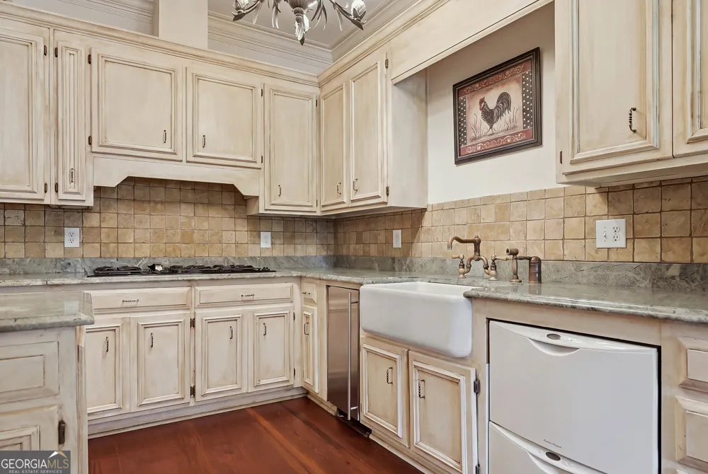 2431 Tarva RD Albany, GA 31721