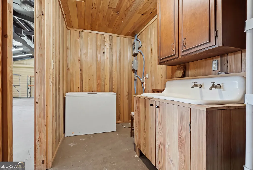 2431 Tarva RD Albany, GA 31721