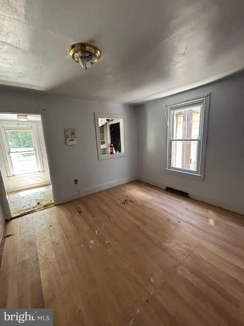 712 E LINCOLN HIGHWAY Coatesville, PA 19320