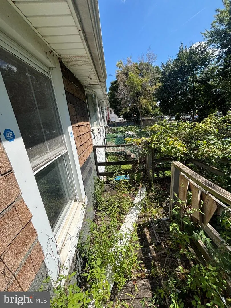 712 E LINCOLN HIGHWAY Coatesville, PA 19320