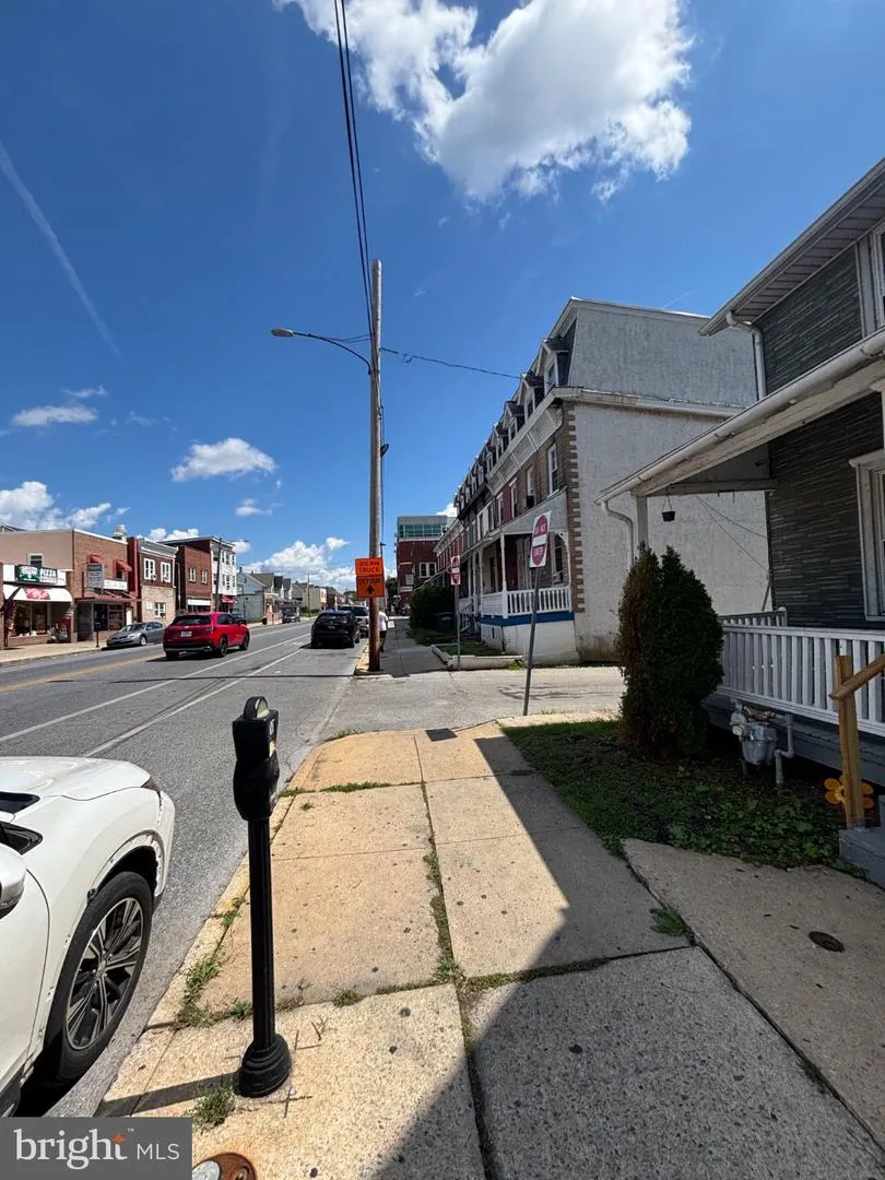 712 E LINCOLN HIGHWAY Coatesville, PA 19320