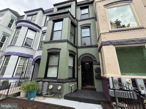821 4TH STREET NE #B