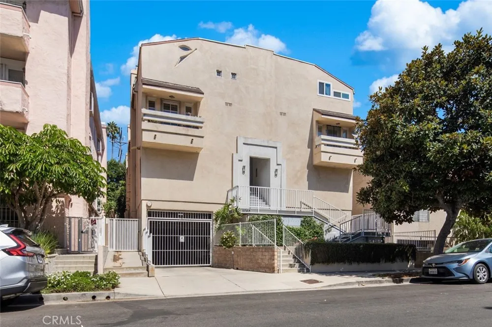 10365 Almayo Avenue #6 Los Angeles, CA 90064