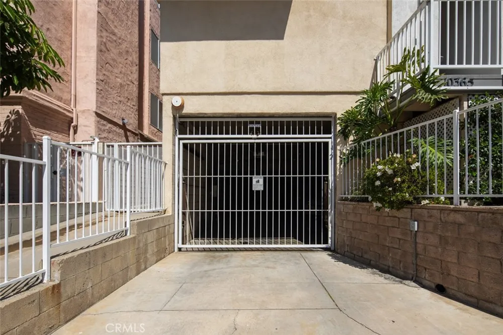 10365 Almayo Avenue #6 Los Angeles, CA 90064