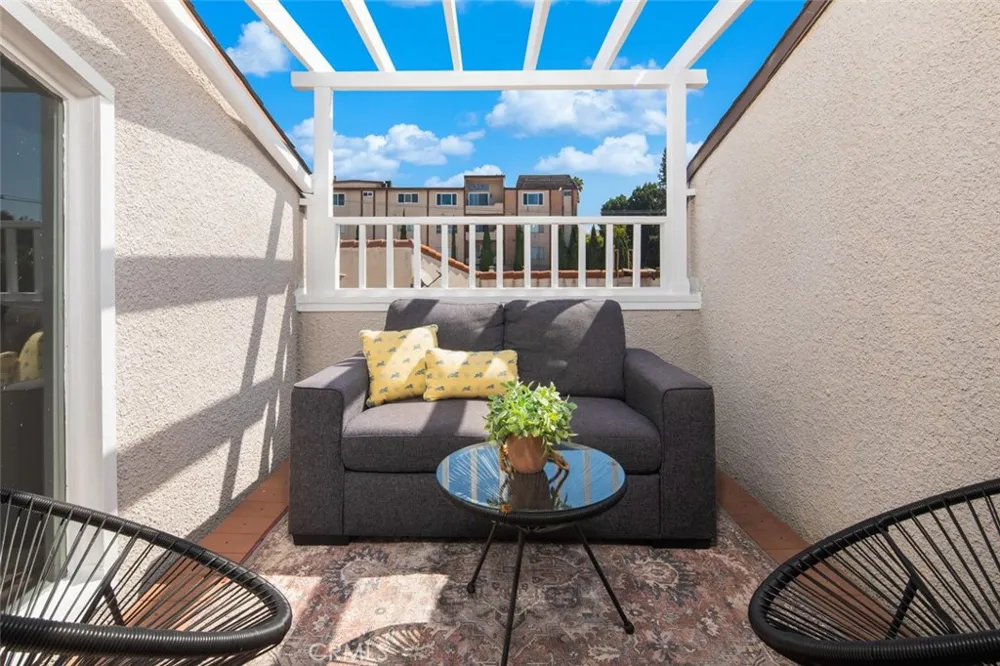 10365 Almayo Avenue #6 Los Angeles, CA 90064
