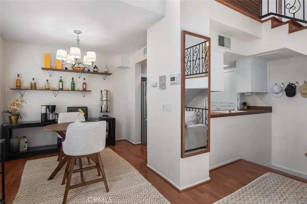 10365 Almayo Avenue #6 Los Angeles, CA 90064