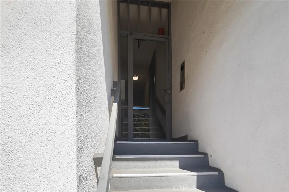 10365 Almayo Avenue #6 Los Angeles, CA 90064
