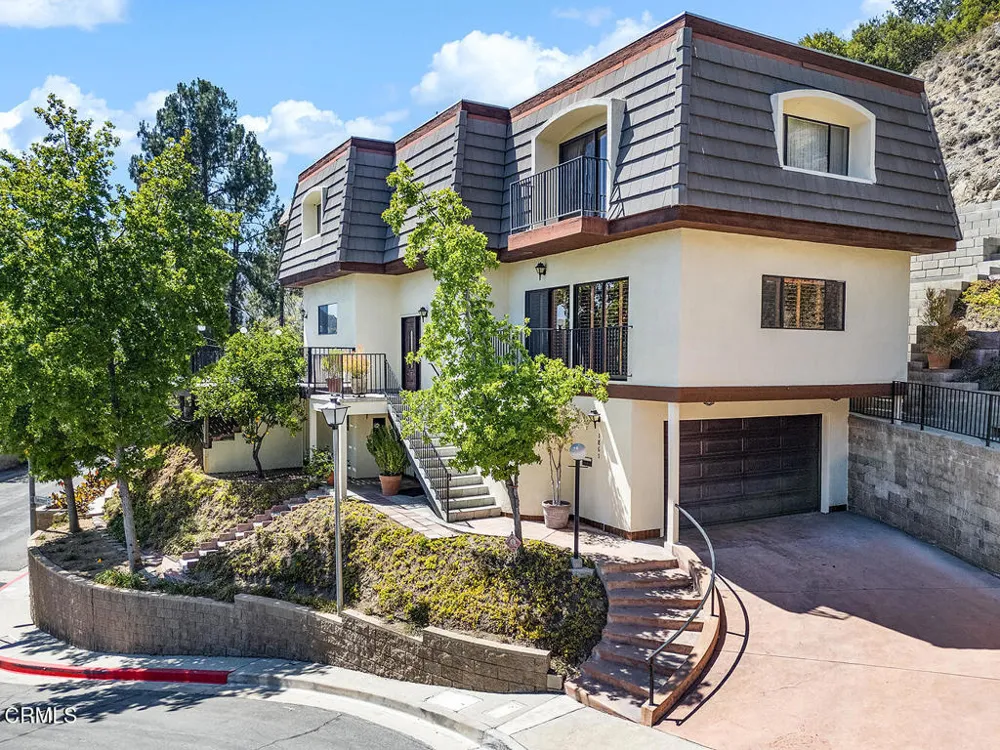 1861 Oakmont Terrace Glendale, CA 91208