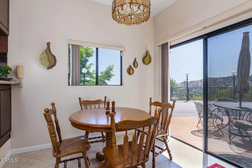 1861 Oakmont Terrace Glendale, CA 91208