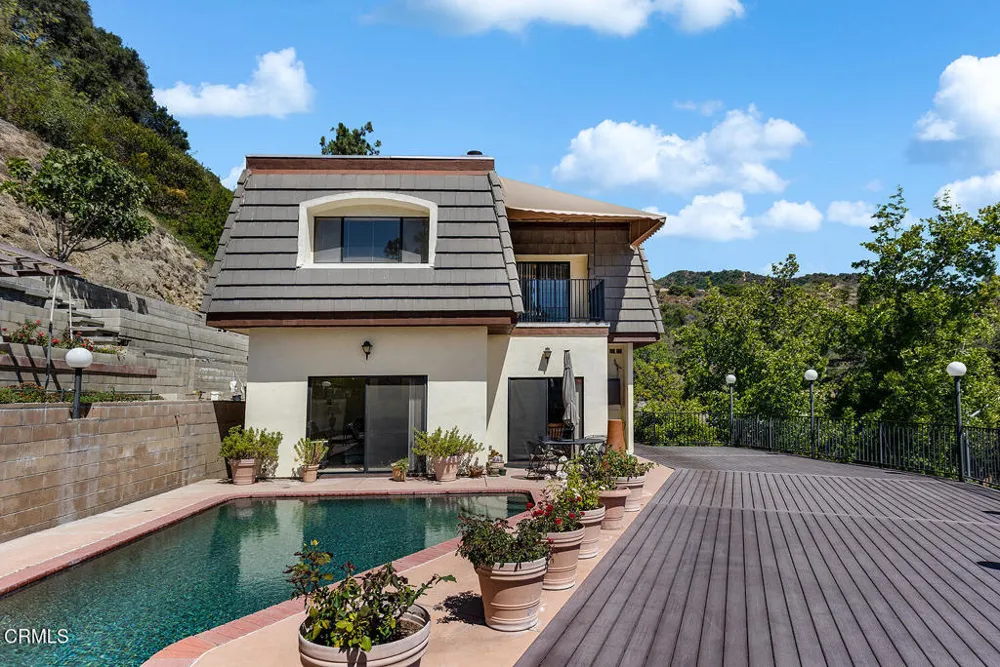 1861 Oakmont Terrace Glendale, CA 91208
