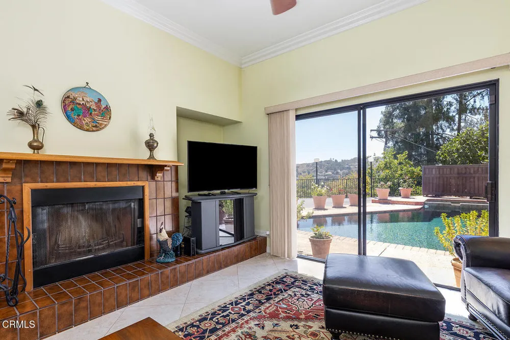 1861 Oakmont Terrace Glendale, CA 91208