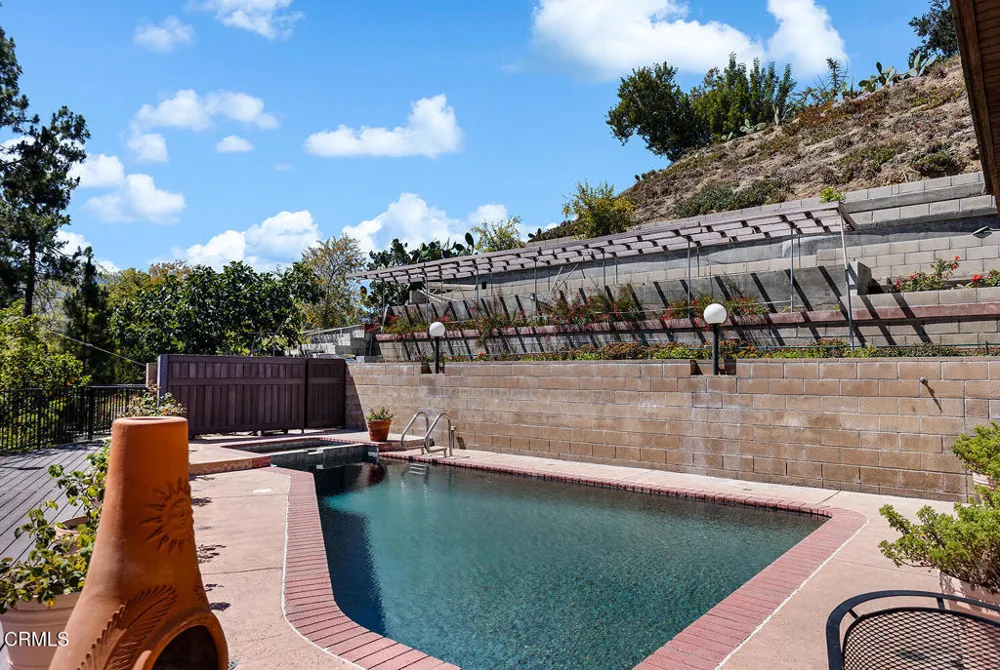 1861 Oakmont Terrace Glendale, CA 91208