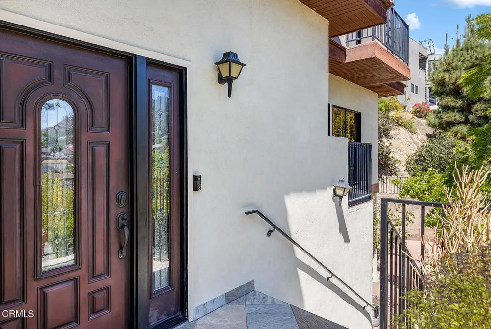 1861 Oakmont Terrace Glendale, CA 91208