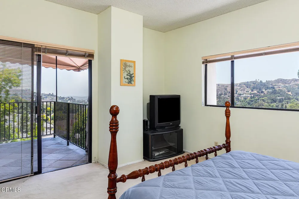 1861 Oakmont Terrace Glendale, CA 91208