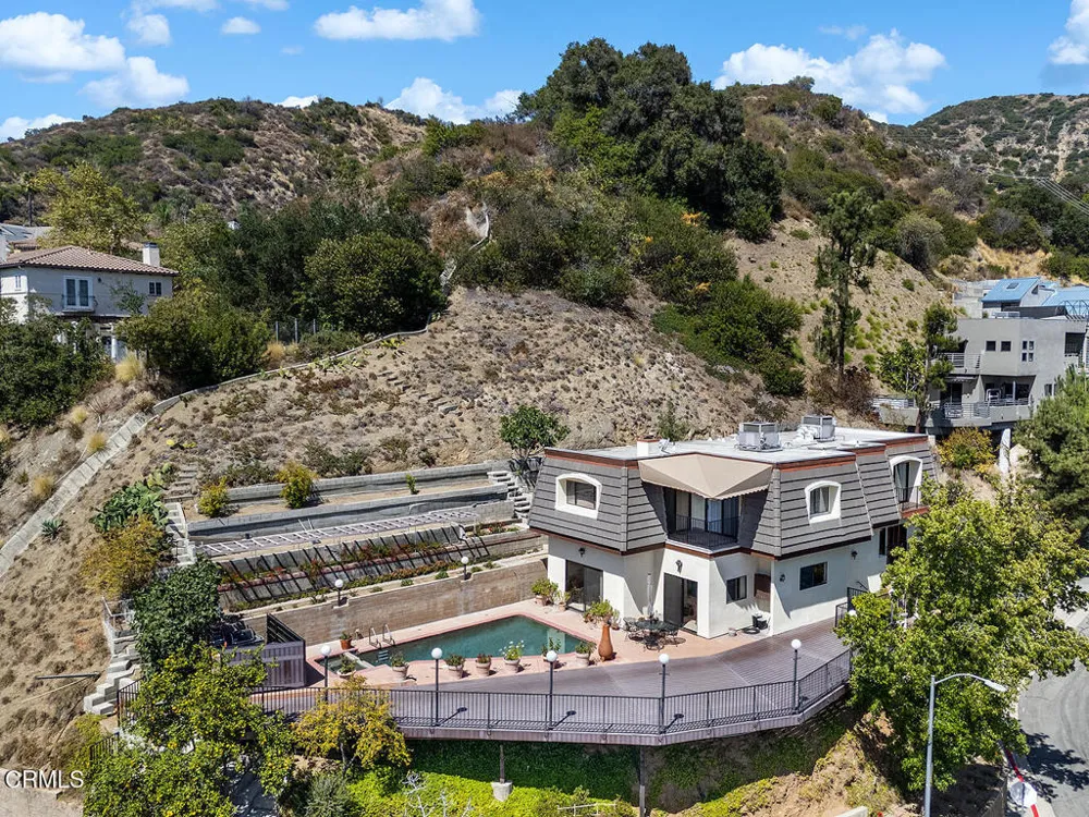 1861 Oakmont Terrace Glendale, CA 91208
