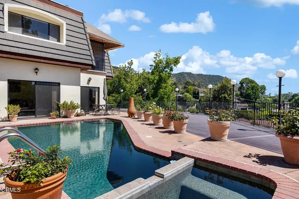 1861 Oakmont Terrace Glendale, CA 91208
