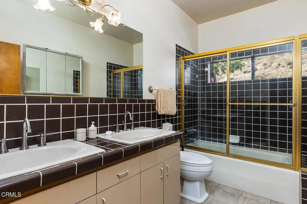 1861 Oakmont Terrace Glendale, CA 91208