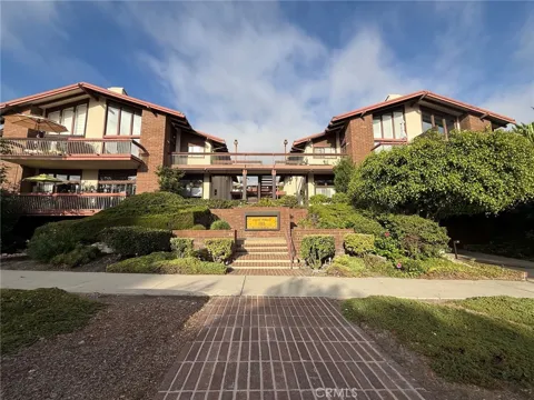 2322 Palos Verdes W #105