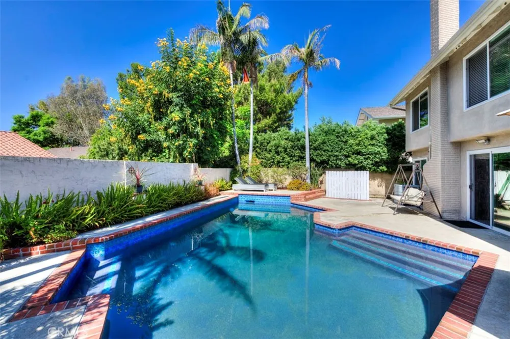24532 Via Tonada Lake Forest, CA 92630