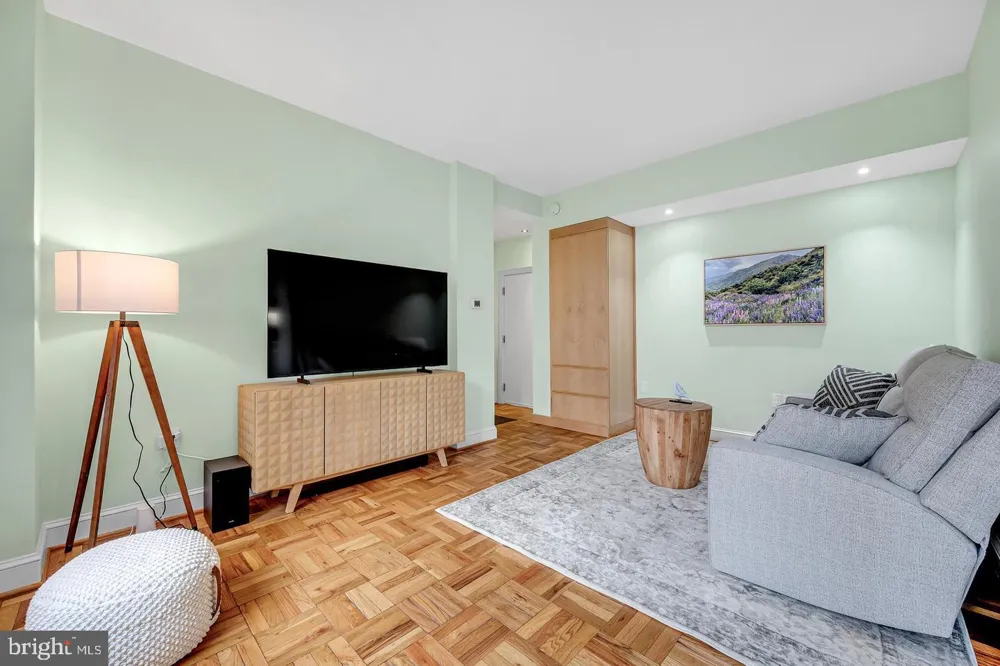 5112 MACARTHUR BOULEVARD NW #2 Washington, DC 20016