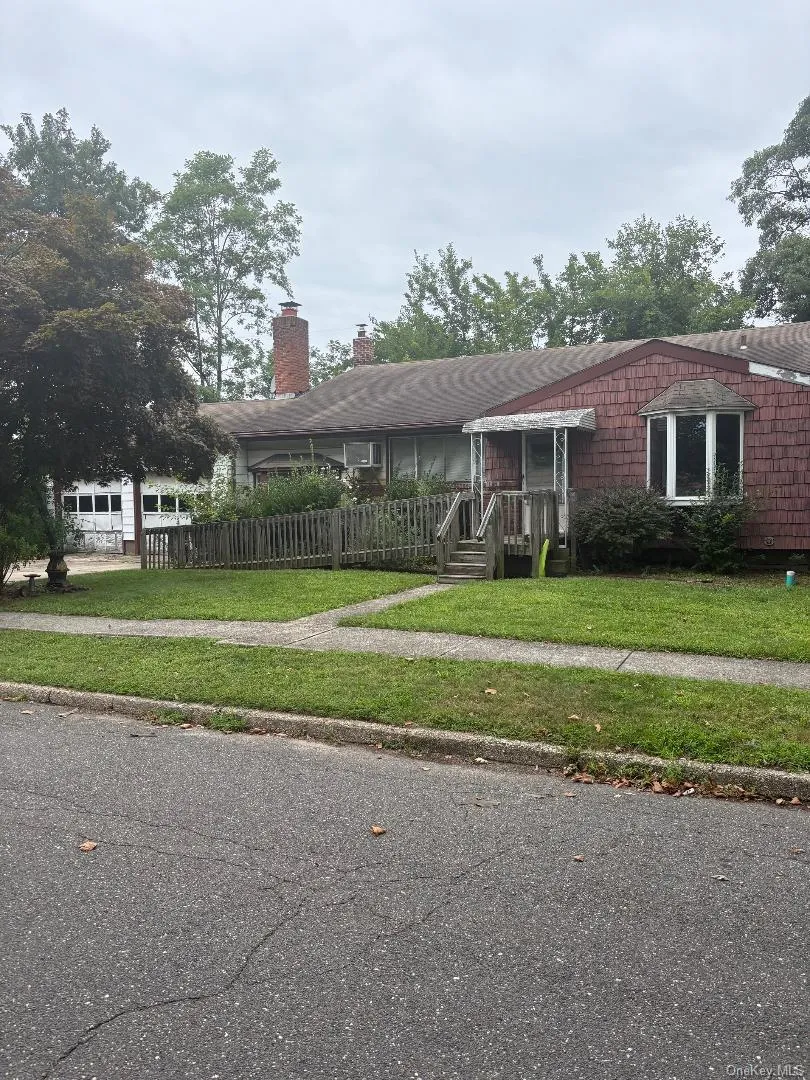 1 Cherokee Street Massapequa, NY 11758