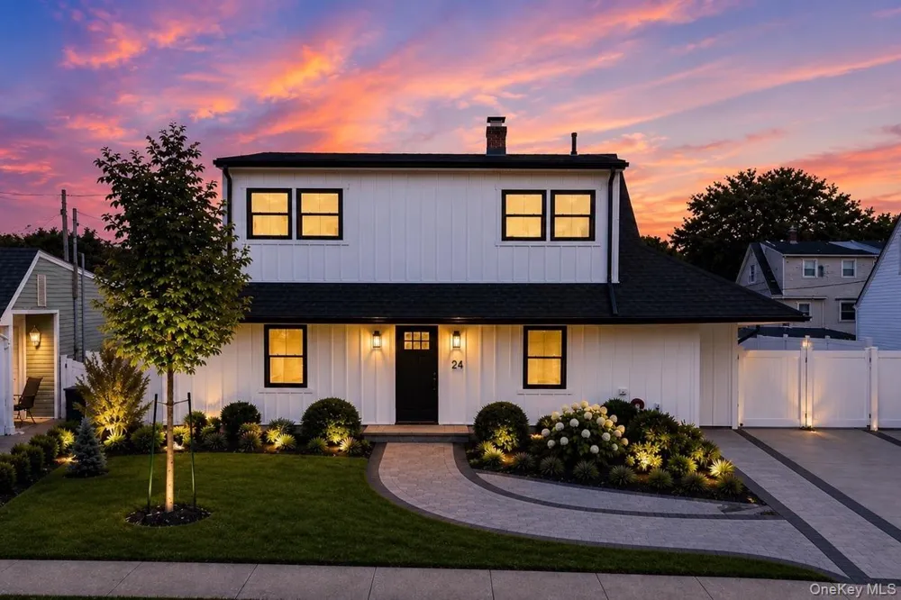 24 Crag Lane Levittown, NY 11756