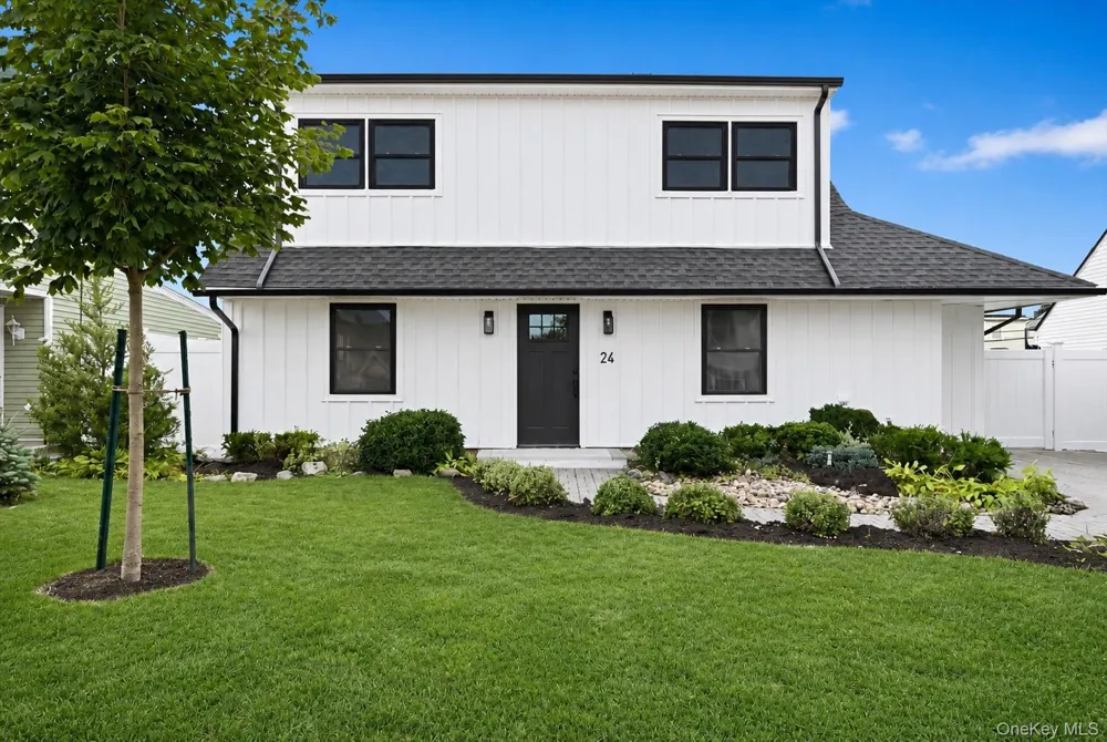 24 Crag Lane Levittown, NY 11756