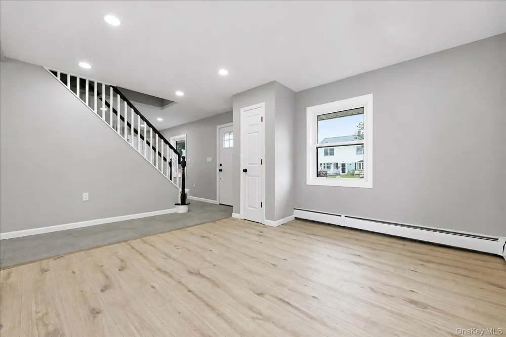 24 Crag Lane Levittown, NY 11756