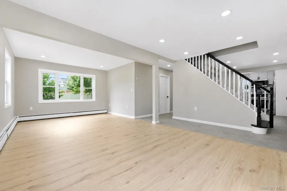 24 Crag Lane Levittown, NY 11756