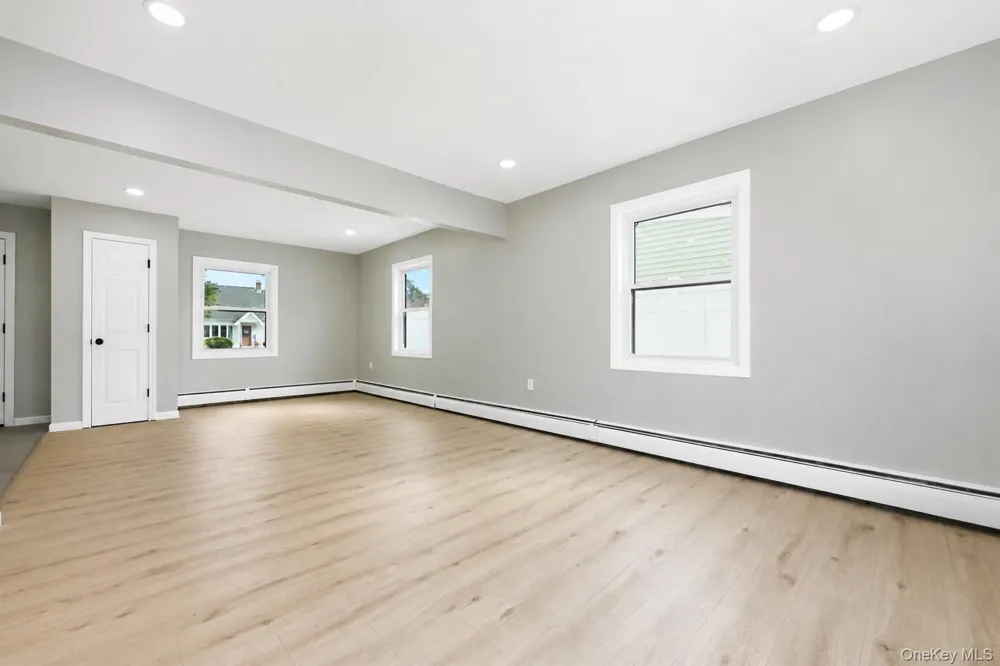 24 Crag Lane Levittown, NY 11756