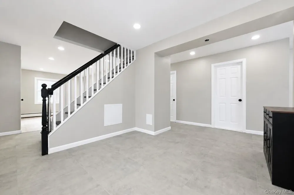 24 Crag Lane Levittown, NY 11756